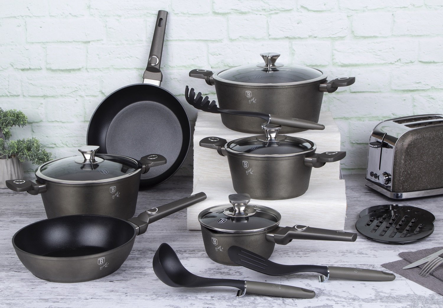 You are currently viewing Tramontina Primaware 18 Piece Non-stick Cookware